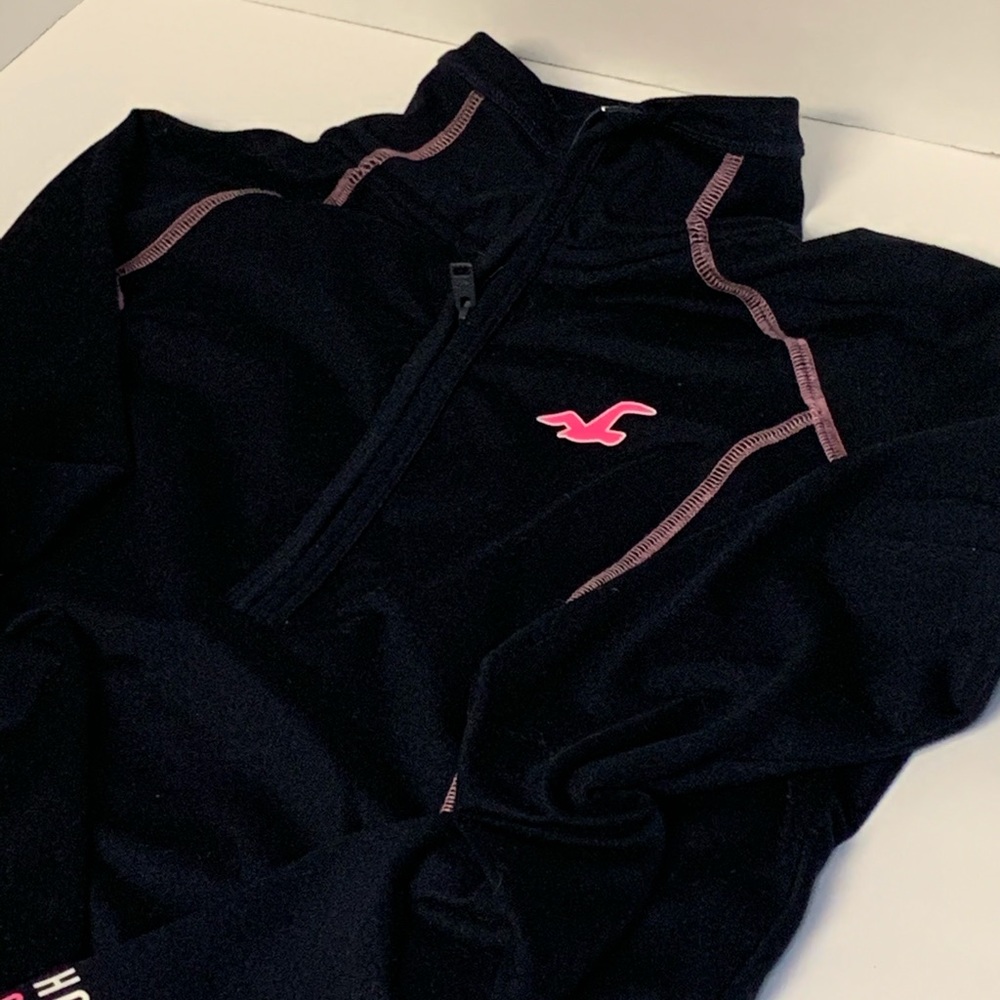 Hollister with neck up zipper
